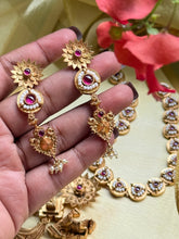 Load image into Gallery viewer, Statement vintage style kundan necklace set
