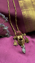 Load image into Gallery viewer, Statement vintage 925gold polish pendant with chain
