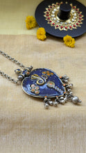 Load image into Gallery viewer, Statement vinntage silver neckchain
