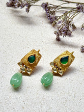 Load image into Gallery viewer, Silver 92.5 gold polish kundan earrings with onyx drops
