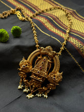 Load image into Gallery viewer, Statement vintage 925gold polish pendant with chain
