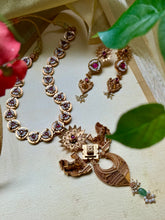 Load image into Gallery viewer, Statement vintage style kundan necklace set
