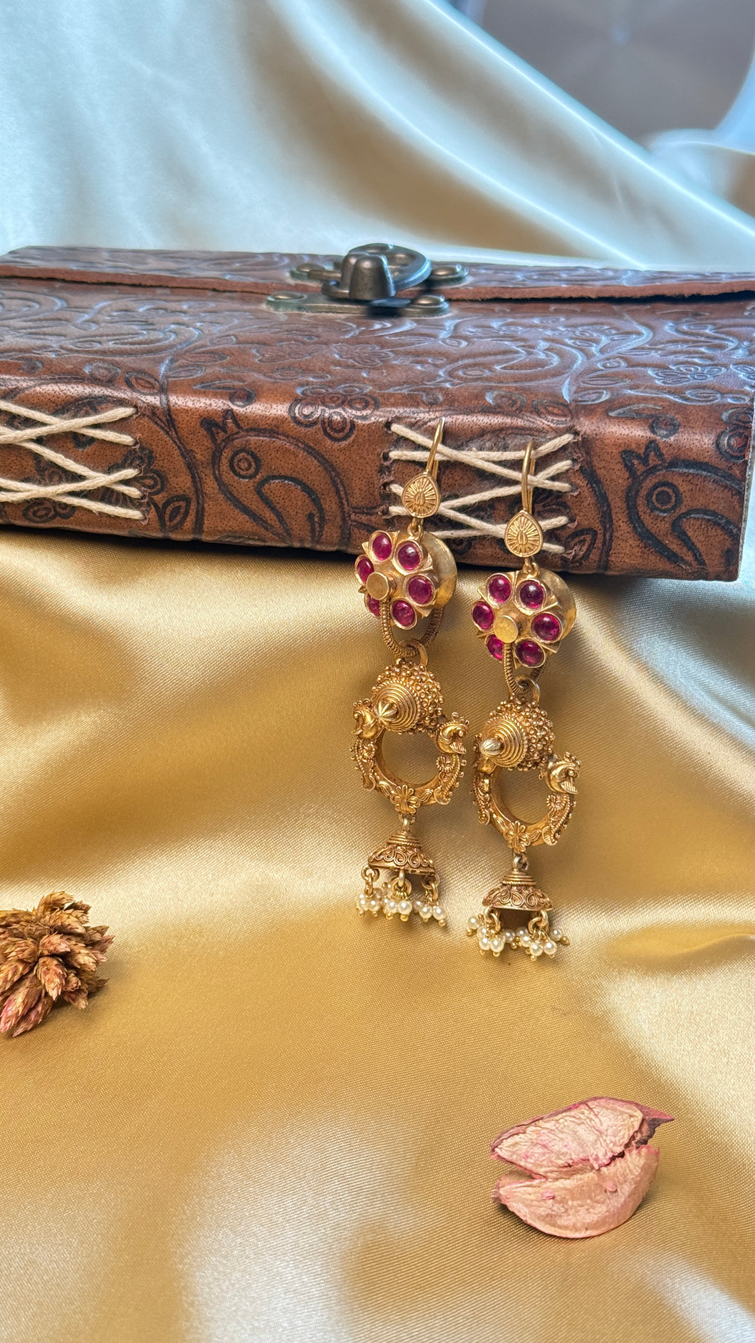 Vintage inspired (925 silver) jhumkas in gold polish