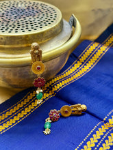 Load image into Gallery viewer, Vintage inspired (925 silver) earrings in gold polish
