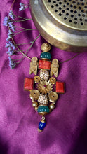 Load image into Gallery viewer, Vintage coral hasli with detachable pendant(made to order)
