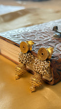 Load image into Gallery viewer, Vintage inspired (925 silver) earrings in gold polish
