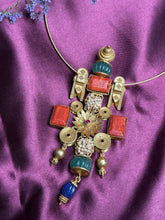Load image into Gallery viewer, Vintage coral hasli with detachable pendant(made to order)
