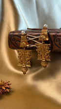 Load image into Gallery viewer, Vintage inspired (925 silver)yali earrings in gold polish
