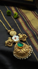 Load image into Gallery viewer, Statement vintage 925gold polish pendant with chain
