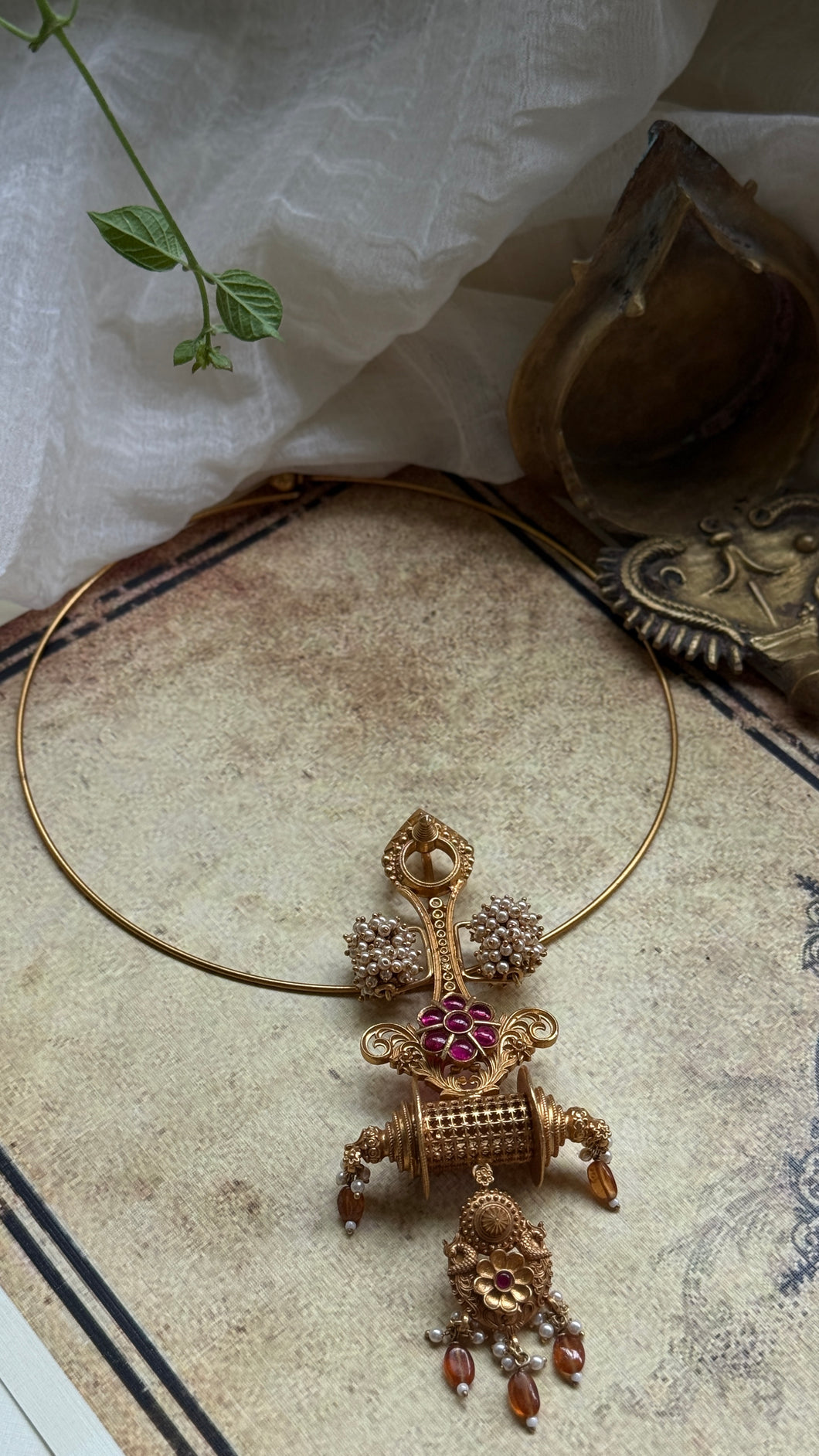 Statement vintage style hasli necklace