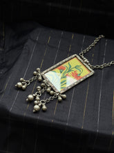 Load image into Gallery viewer, Handpainted Mughal flower pendant necklace
