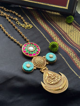 Load image into Gallery viewer, Statement vintage 925gold polish pendant with chain
