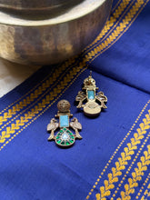 Load image into Gallery viewer, Kundan (925 silver) earrings in gold polish
