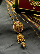 Load image into Gallery viewer, Statement vintage 925gold polish pendant with chain
