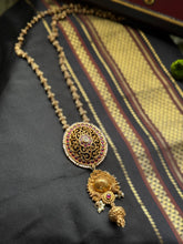 Load image into Gallery viewer, Statement vintage 925gold polish pendant with chain
