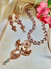 Load image into Gallery viewer, Statement vintage style kundan necklace set
