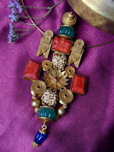 Load image into Gallery viewer, Vintage coral hasli with detachable pendant(made to order)
