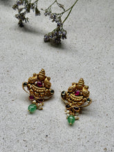 Load image into Gallery viewer, Silver 92.5 gold polish kundan earrings
