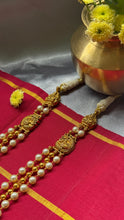 Load image into Gallery viewer, Statement vintage style pearl necklace

