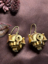 Load image into Gallery viewer, Vintage inspired (925 silver) earrings in gold polish
