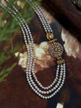 Load image into Gallery viewer, Statement pearl multilayer mope necklace
