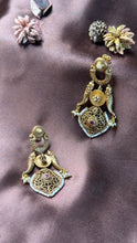 Load image into Gallery viewer, Vintage inspired (925 silver) earrings in gold polish
