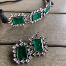 Load image into Gallery viewer, Emerald Glass Choker
